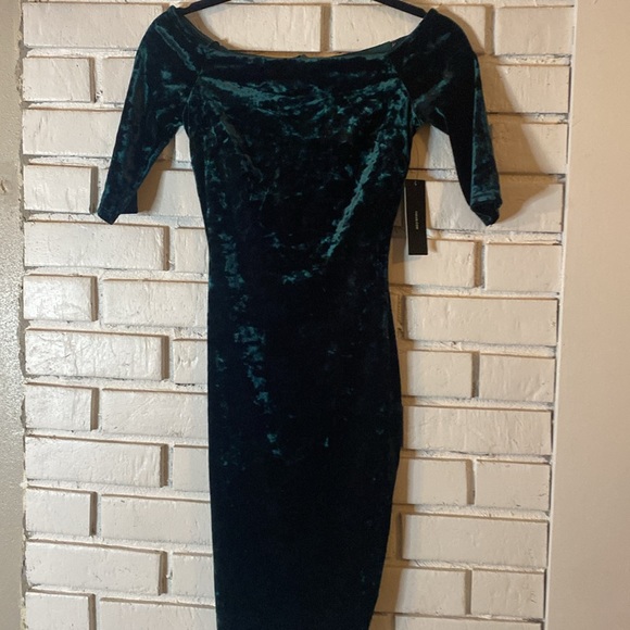 Lulu’s dark green velvet off the shoulder dress - Picture 4 of 9